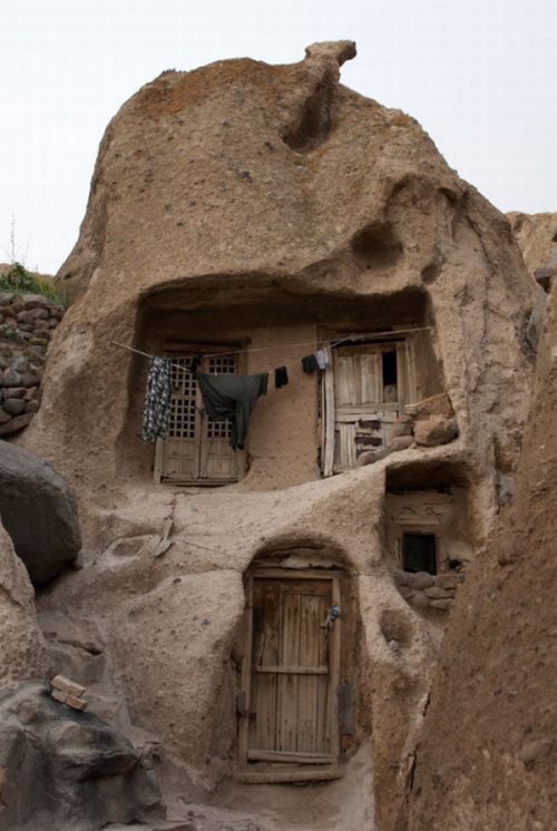 incieo:More than 700 years old home. Carved out from volcanic rock in Mount Sahand. Kandovan, Iran