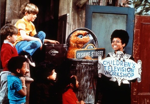 talesfromweirdland:Oscar the Grouch in his early, orange years.