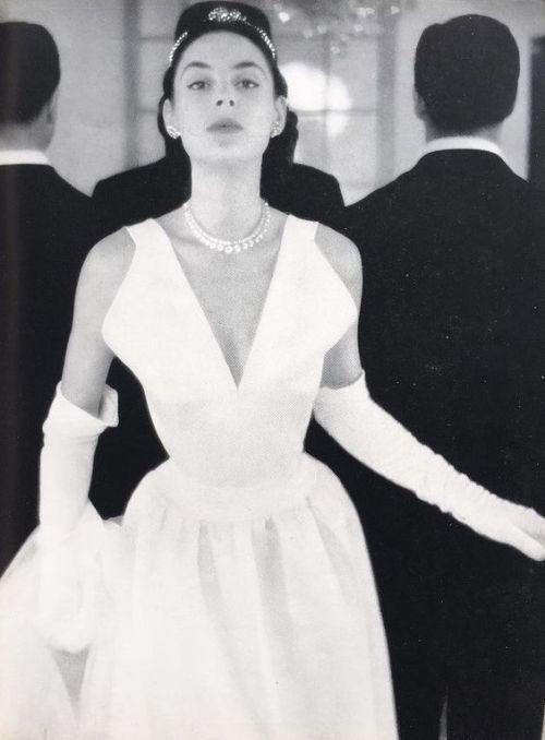 Photo by Lionel Kazan, Femina Luxe magazine December 1953-January 1954 