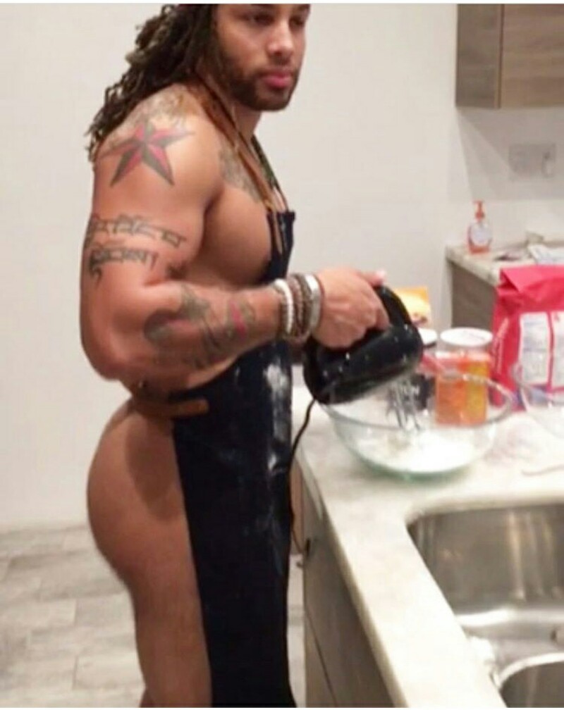 pervert4fun: Flashman wade showing us his famous cake recipe 😉