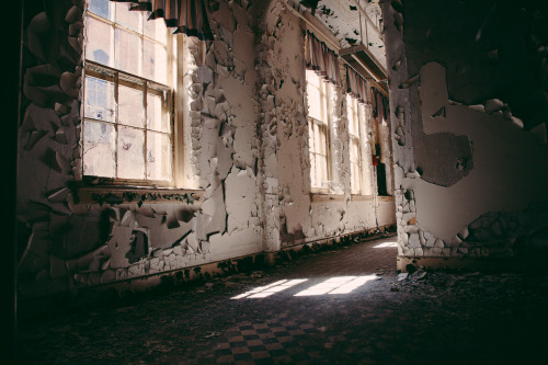  Hudson River State Hospital: A former New York state psychiatric hospital abandoned in 2003 