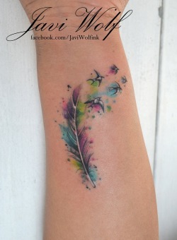 javiwolfink:  Watercolor feather.  Tatooed by @javiwolfink  I love this. I want this