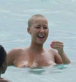 toplessbeachcelebs:  Amber Rose (Model) swimming