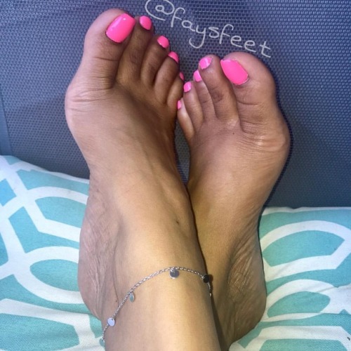 Something to wake up to. . . . . #ebonytoes #ebonysoles #prettyfeet #soles #ebony #footlover #foot