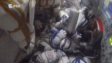 heresiae:scanzen:This Is How The Soyuz Reentry Rollercoaster Looks From The InsideEuropean Space Age