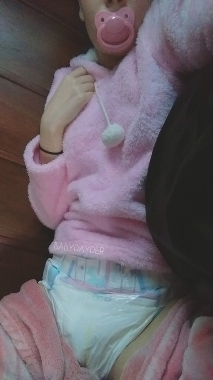 babydayder:  Good morning, feeling cute as soon as I woke upMore of me // ABDL Snapchat // Wishlist