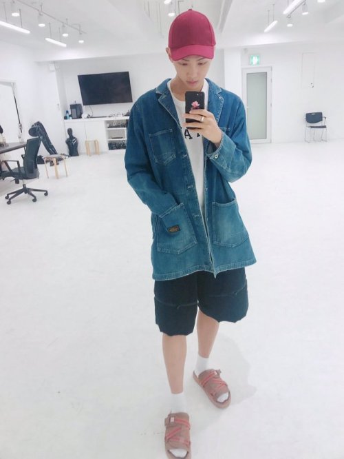 bts-trans:170910 Rap Monster’s Tweet태형이가 옷을 줬어요 #김데일리 pic.twitter.com/RkfJtbAAMPTaehyungie gave me c