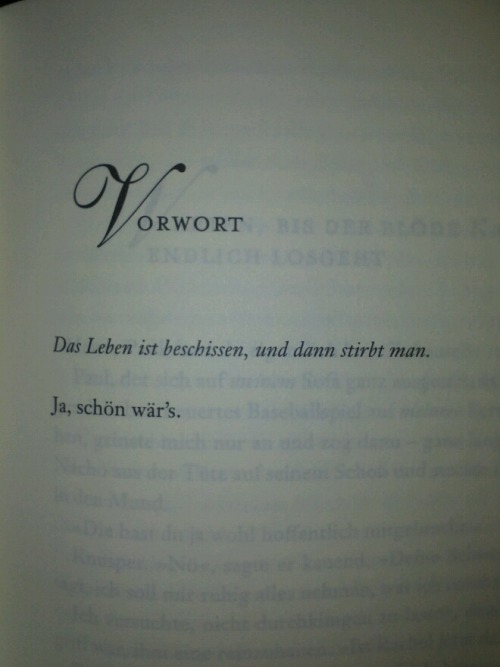 mrsobsessiv3:  weltxfremd:  Kann mir jemand sagen welches Buch das ist?  ja, ich will das auch wissen… 