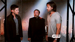 supernaturalapocalypse:  supernaturalapocalypse:  Crowley in the Season 9 Promos. (x.x)  And here’s some Crowley where your Cas is at: 