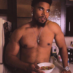 timothydrakesshowgirlfeathers:  davidtellez:  maricon-carne:  See, this is how I