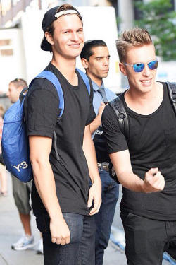 anselelgort-daily:  Ansel Elgort spotted by the paparazzi in NYC [x]