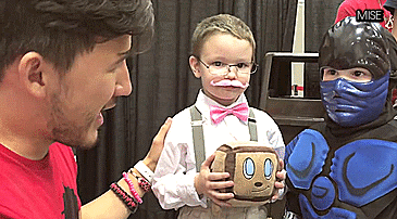 markisepticeye:  Mark meeting some kids (x)(x)