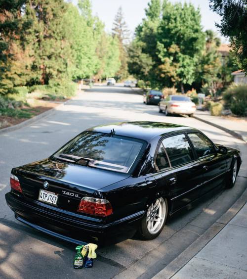 Quick + easy wipe down this morning before my commute. #BMW #e38 #turtlewax #ice #joyofmachine #RLA 