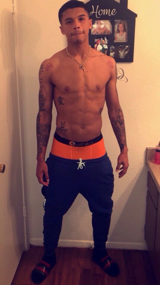 officialdevenken:  He fine asf😍😍😍👅👅👅👅😘😘😘😘💦💦💦💦🤤