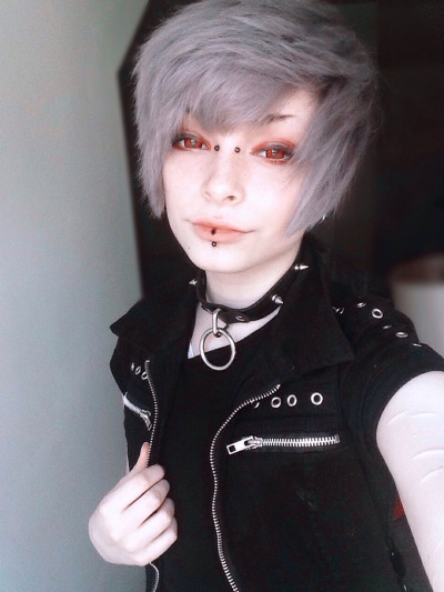 juuzoucore:  i dont like the format of these but if i put three in a row it smooshes
