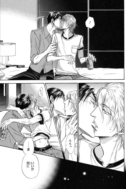ukesontop:  distraction kiss!  