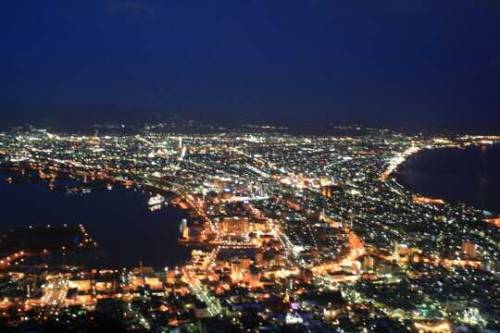 【３６０】夜も更け 光の灯る 函館は 世界に誇る 美麗な夜景