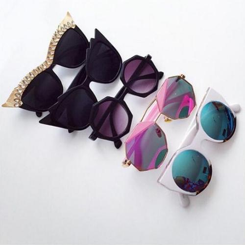 rosegalfashion: Regardless of the season, sunglasses are an easy way to switch up your look. @rosega