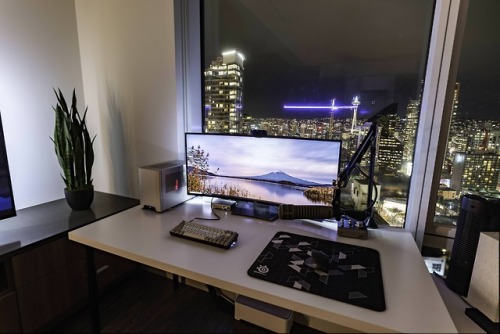 minimalsetups:PC Battlestation With A City View.Head here for more on this workspace…