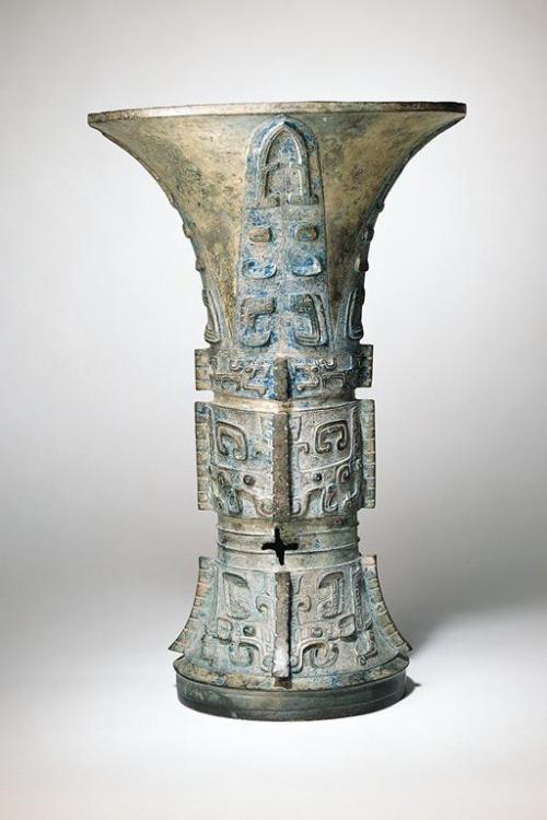fuckyeahasianarthistory: The Shang Dynasty saw the rise of a number of styles and motifs. Vessels ha