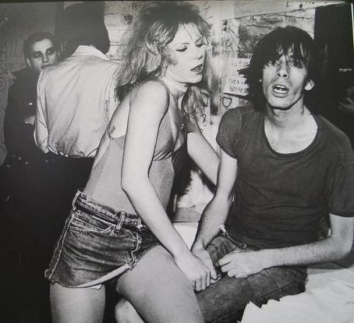 sabelstarr: Sabel Starr and Legs McNeil, late 70′s. Note that Dave Vanian from The Damned is behind them! 