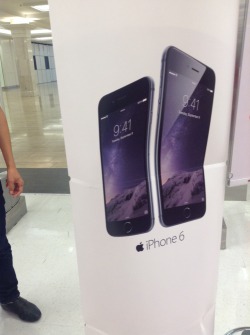 homme-brella:  I WENT TO TARGET TODAY AND SOMEONE BENT THE FUCKING AD FOR THE IPHONE I DIED