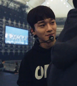 yixingsosweet: adorable chensoo behind the scenes of exo’luxion in tokyo