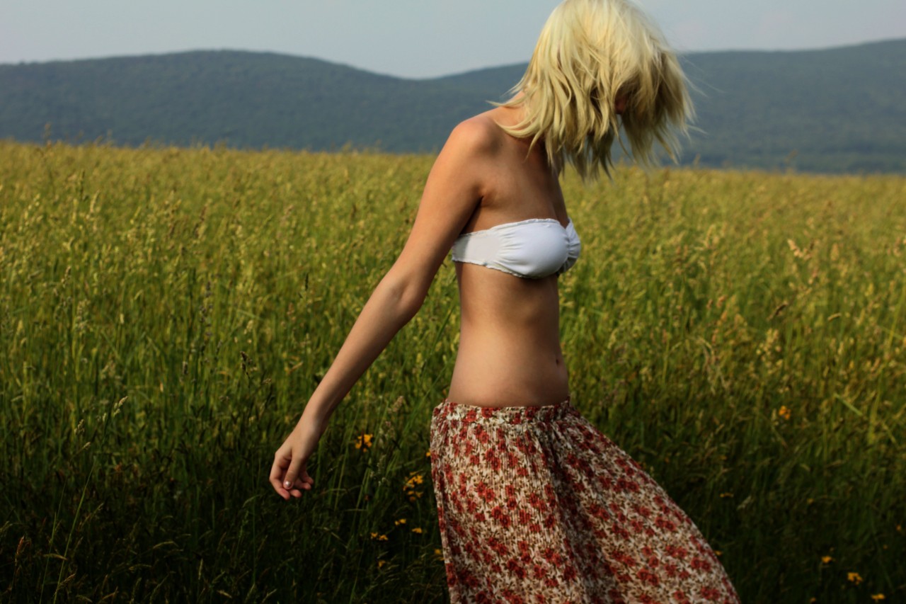 nourishmydirt:  aw i love this photo. my backyard is so beautiful in the summer.