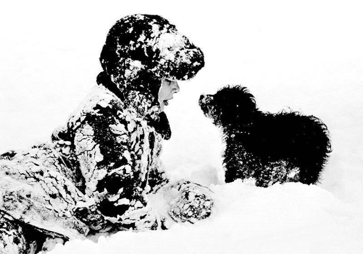 Little ones. Photo by Vladimir Kryukov (Moscow, 1973).