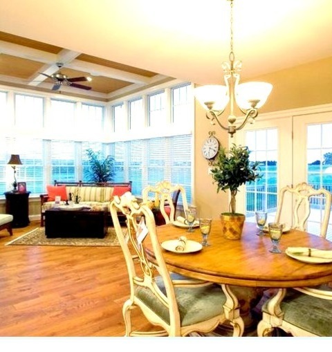 Large - Traditional Sunroom