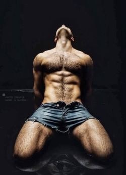 hairyhotman:  http://hairyhotman.tumblr.com/