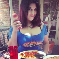 ivydoomkitty:  She puts #ketchup on her ketchup XD #ketchupfiend #derp #ivydoomkitty #superman #goku #Dragonball #legionofdoomkitty  Miss Doomkitty, you are hands down by far the most beautiful G3 (Gamer Geek Goddess) to grace the planet! Sooo much ♡!