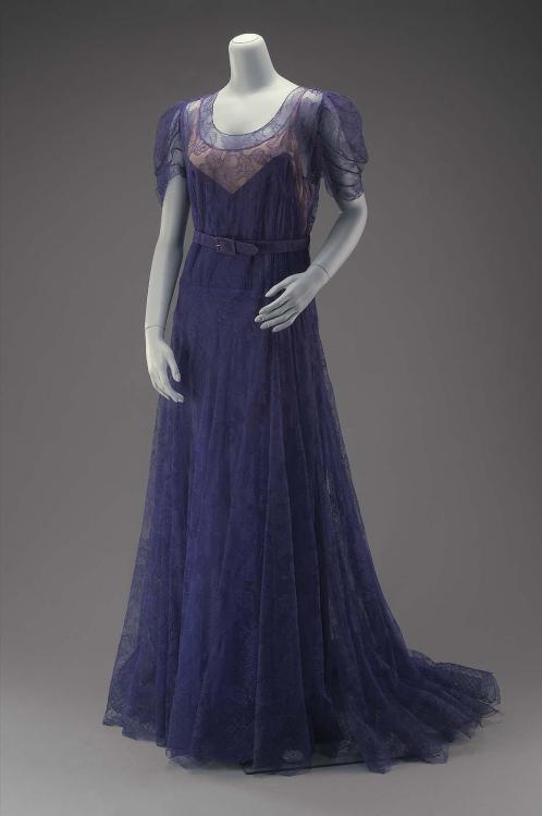 ab. 1940 Evening dress by House of Paquin silk lace, horsehair, silk stain tape, and metal closures(