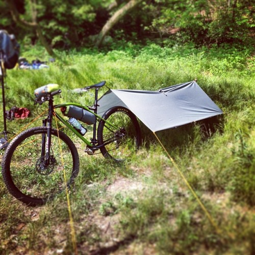 tothenexttrail: #paagoworks #mtb #campvibes #ul #trip #poncho #tarp 噂のリンポンタン = 輪行ポンチョタープ市販化希望！！これで旅