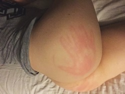 spankingbutts:  👋🏻 