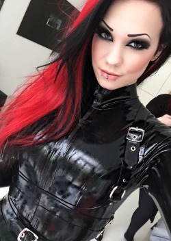 punkgoth666:  Starfucked Perfection