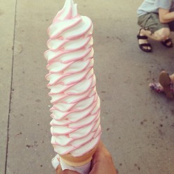 littleoneellie:  alice-is-wet:  nom  ♥ now that is an ice cream cone Daddy ♥ 