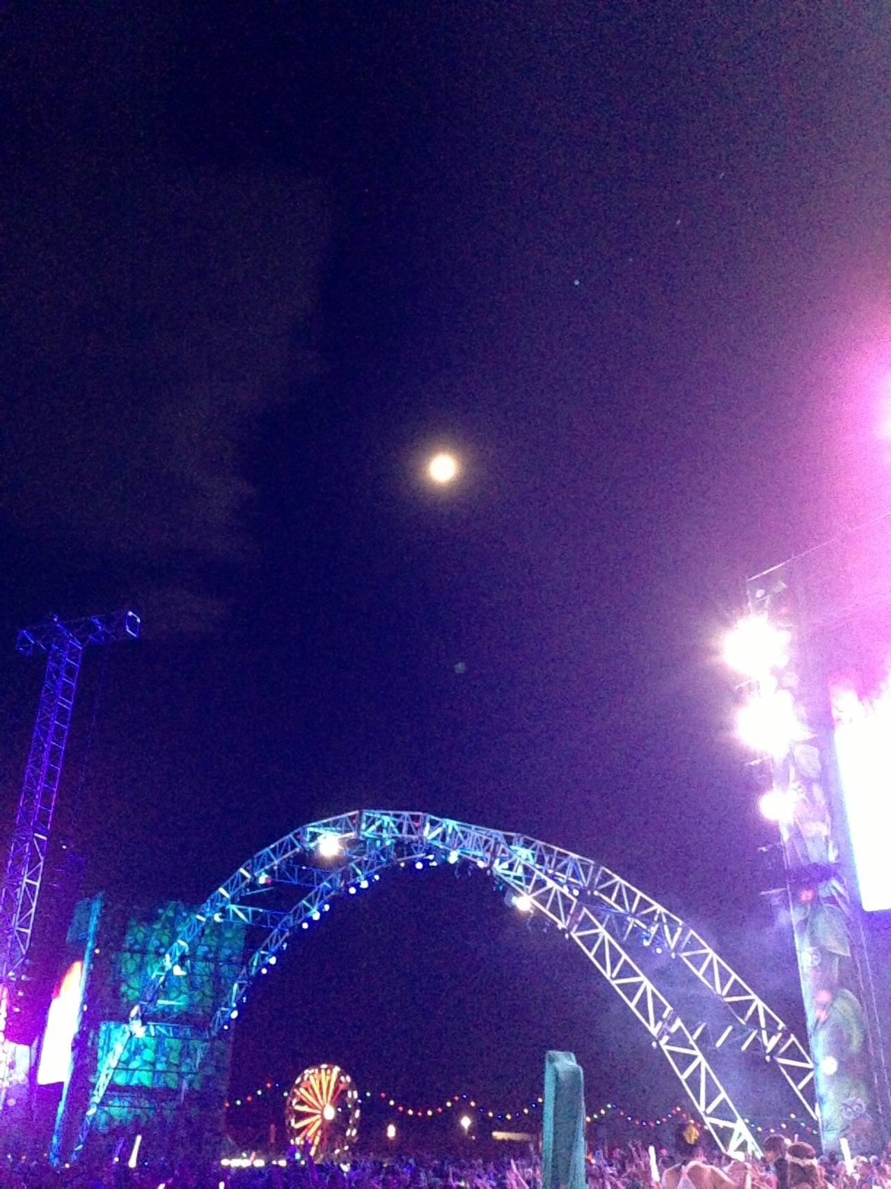 plur-panda:  Super Moon above Kinetic Field at EDC LV 2013. 