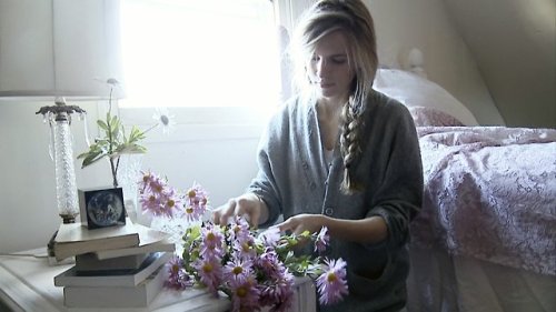 Acá Brit con las flores que le mandé por San Valentín.