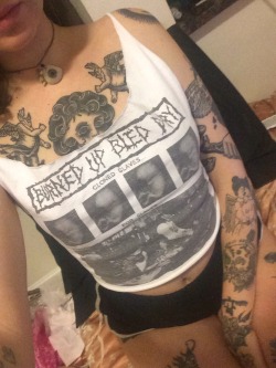 headless-heartless:  Good shirt  <3<3<3