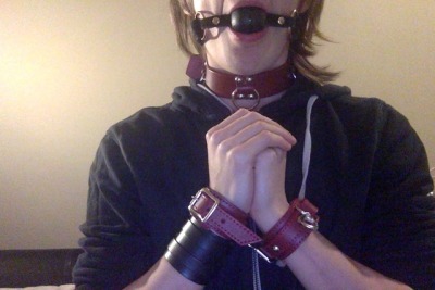 puppy-slave-boy:feelin cute in my new collar and cuffs