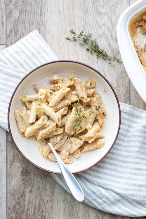 tinykitchenvegan:Creamy Vegan Baked Mac and Cheese