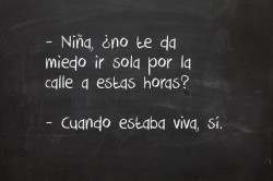 risasinmas:  ¿No te da miedo ir sola por la calle?