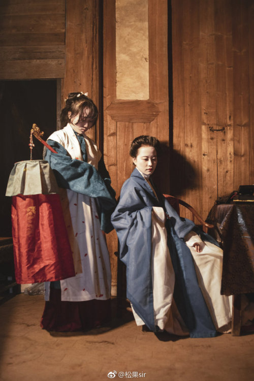 dressesofchina: Song-dynasty hanfu Models: @林晨是半夜 @昭ling  @林普莉玛prima @起个大早听鸡叫呀 @WRL1315 ha