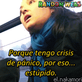 randomweas:  NO ABRAS LA VENTANA DEL METRO!!! (x)  Tiene voz de curada y alega puras estupideces, si sufriera crisis de pánico lo primero que debió haber hecho es abrir la ventana ya que ese tipo de personas se ahogan en lugares encerrados……