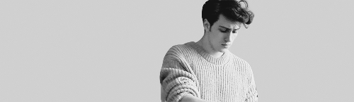 aaronjohnsonsource:  Aaron Johnson + black&amp;white photoshoots   di che stiamo