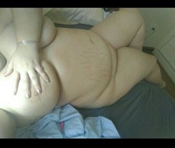 chubbyprincessexy:  #me #bbw #chubby  Doidinho para fazer uma massagem nesse corpo!