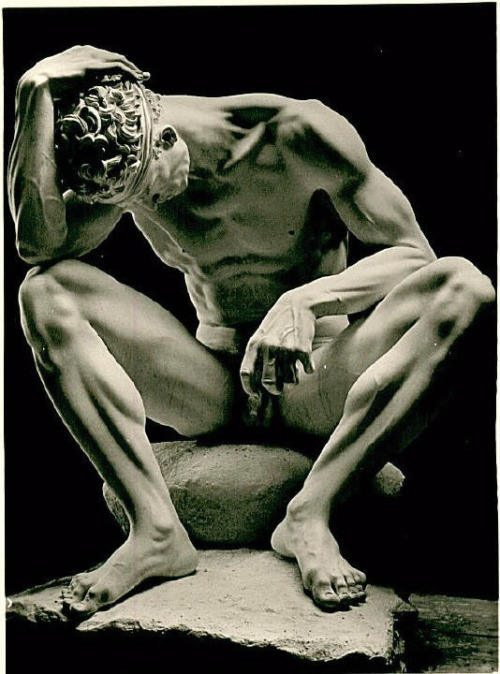 sinistronzi:  harmonia-art:Arno Breker - Der Verwundete (The Wounded), 1938.  bad day?