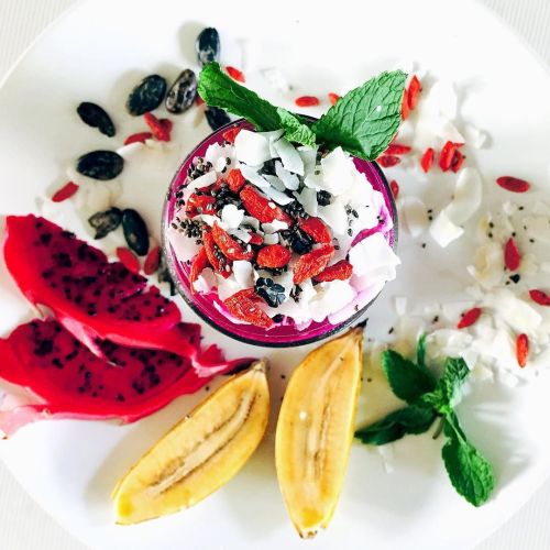 “Love having these tropical ingredients back on hand! Zesty dragon fruit smoothie jar recipe u