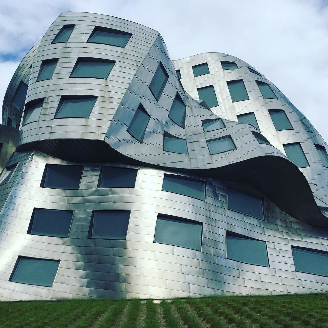 meanwhileinvegas:  #frankgehry #lasvegas #keepmemoryalive #clevelandclinic by markhdaniell